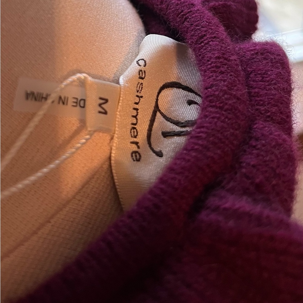 NWT Qi Cashmere’s Women's Ruffled V-Neck Sweater - Raspberry Soft & Cozy - Picture 5 of 6